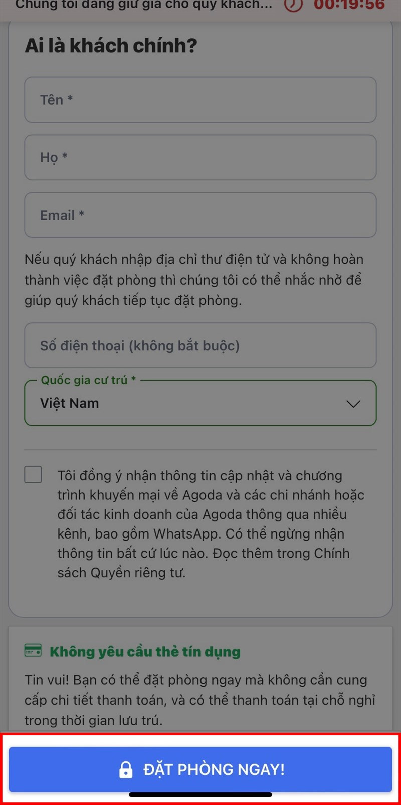 alt: Bước 8: Nhập thông tin cá nhân và đặt phòng