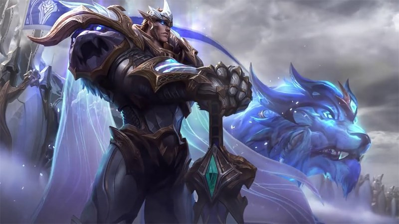 alt: Garen cầm Chùy Phản Kích