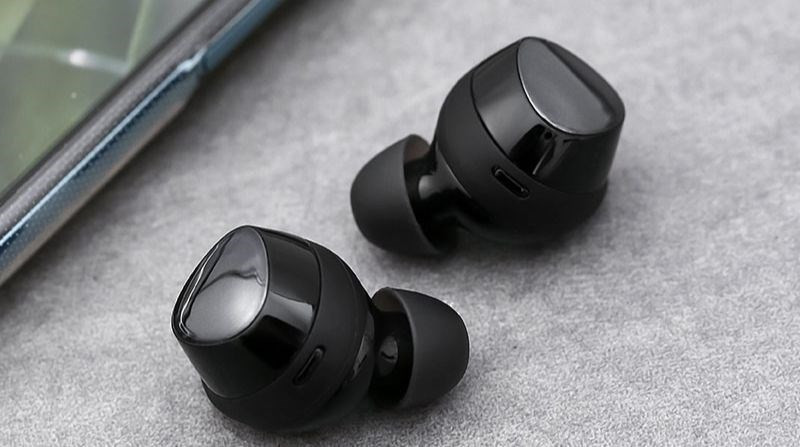 alt text: Hình ảnh một chiếc tai nghe Bluetooth không dây