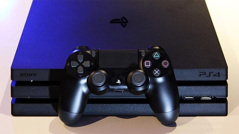 alt text: Máy chơi game PlayStation 4