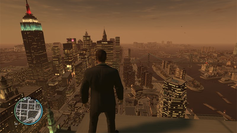 alt="Hình ảnh nhân vật Niko Bellic, nhân vật chính trong game GTA 4, đứng trên đường phố Liberty City."