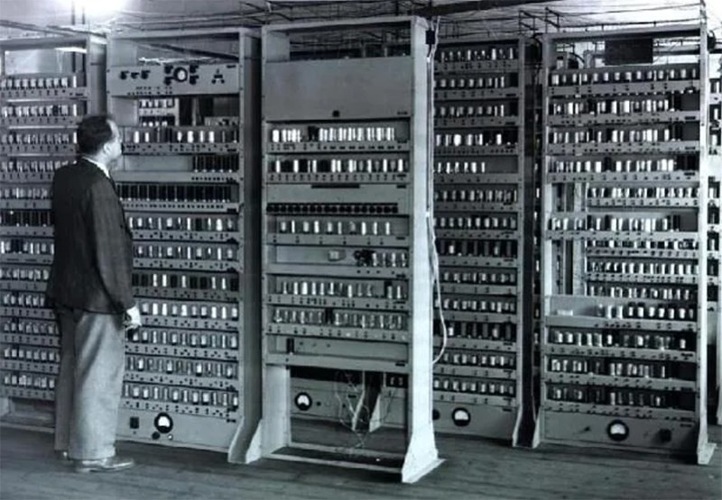 Máy tính EDSAC