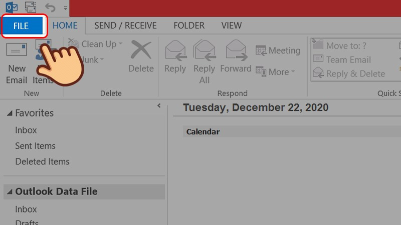 Mở ứng dụng Outlook và chọn thẻ File