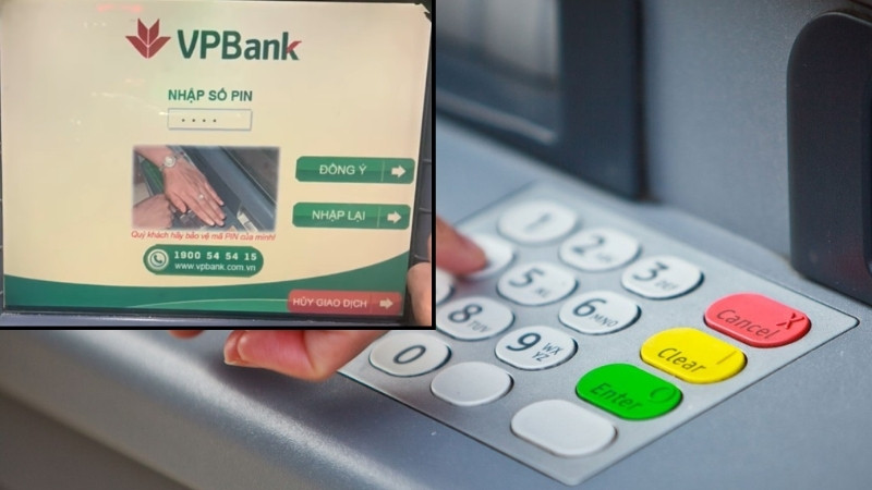 Nhập mã PIN trên máy ATM