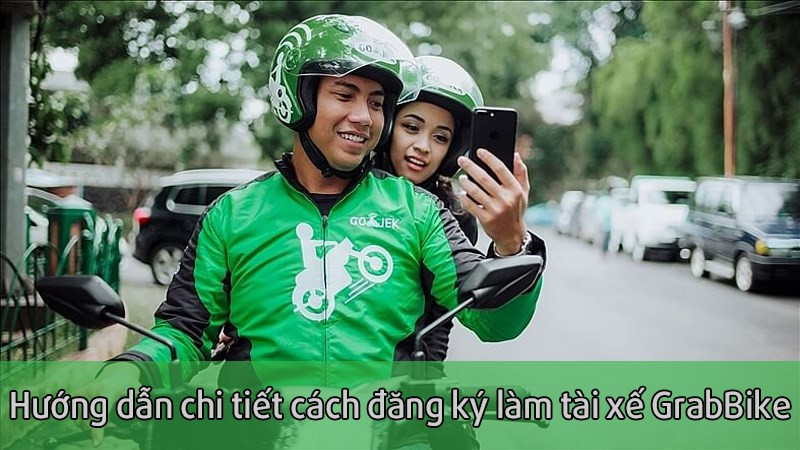 Tài xế GrabBike đang giao hàng