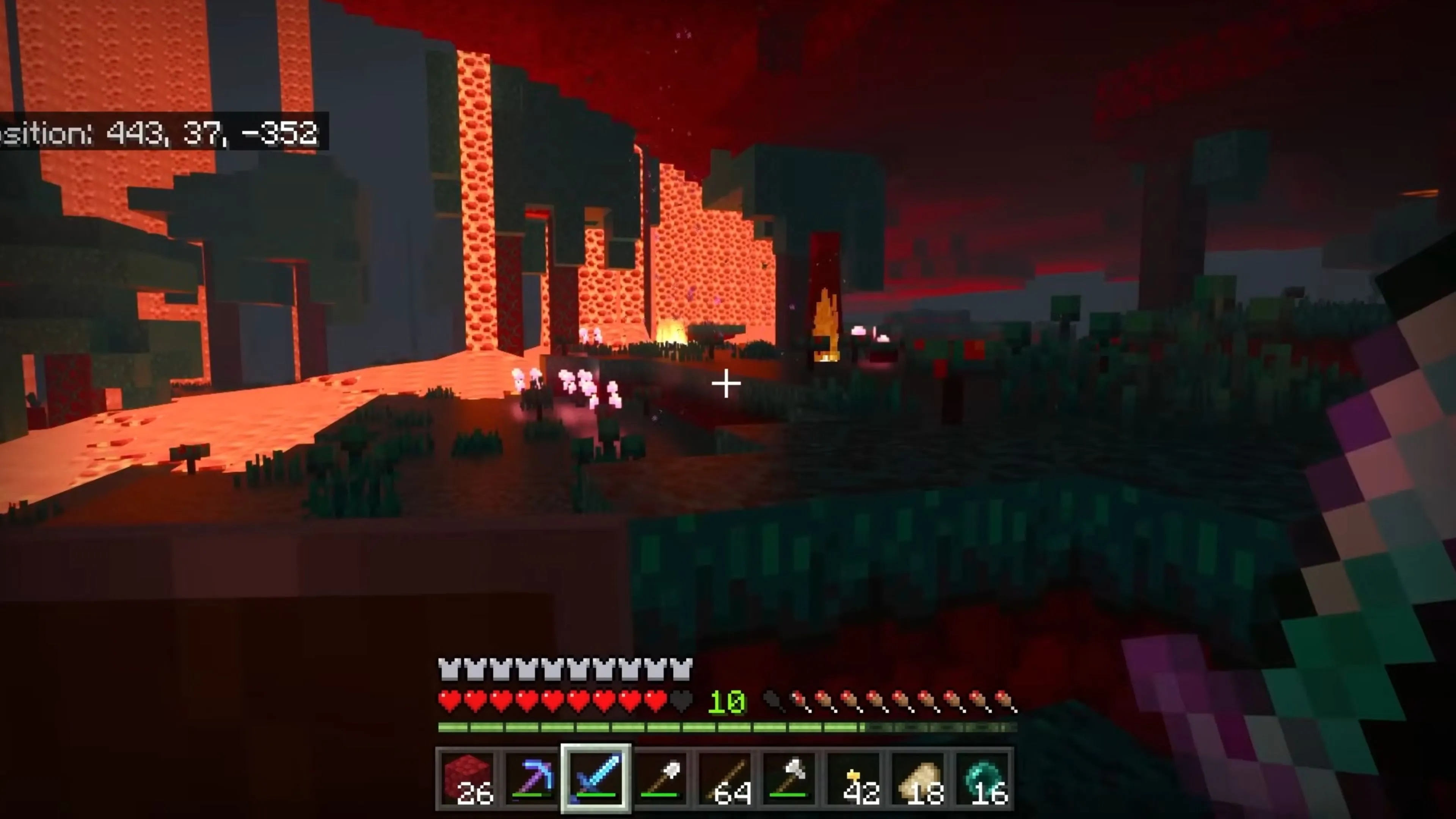 Cảnh chiến đấu với quái vật trong một đêm Minecraft đầy thử thách