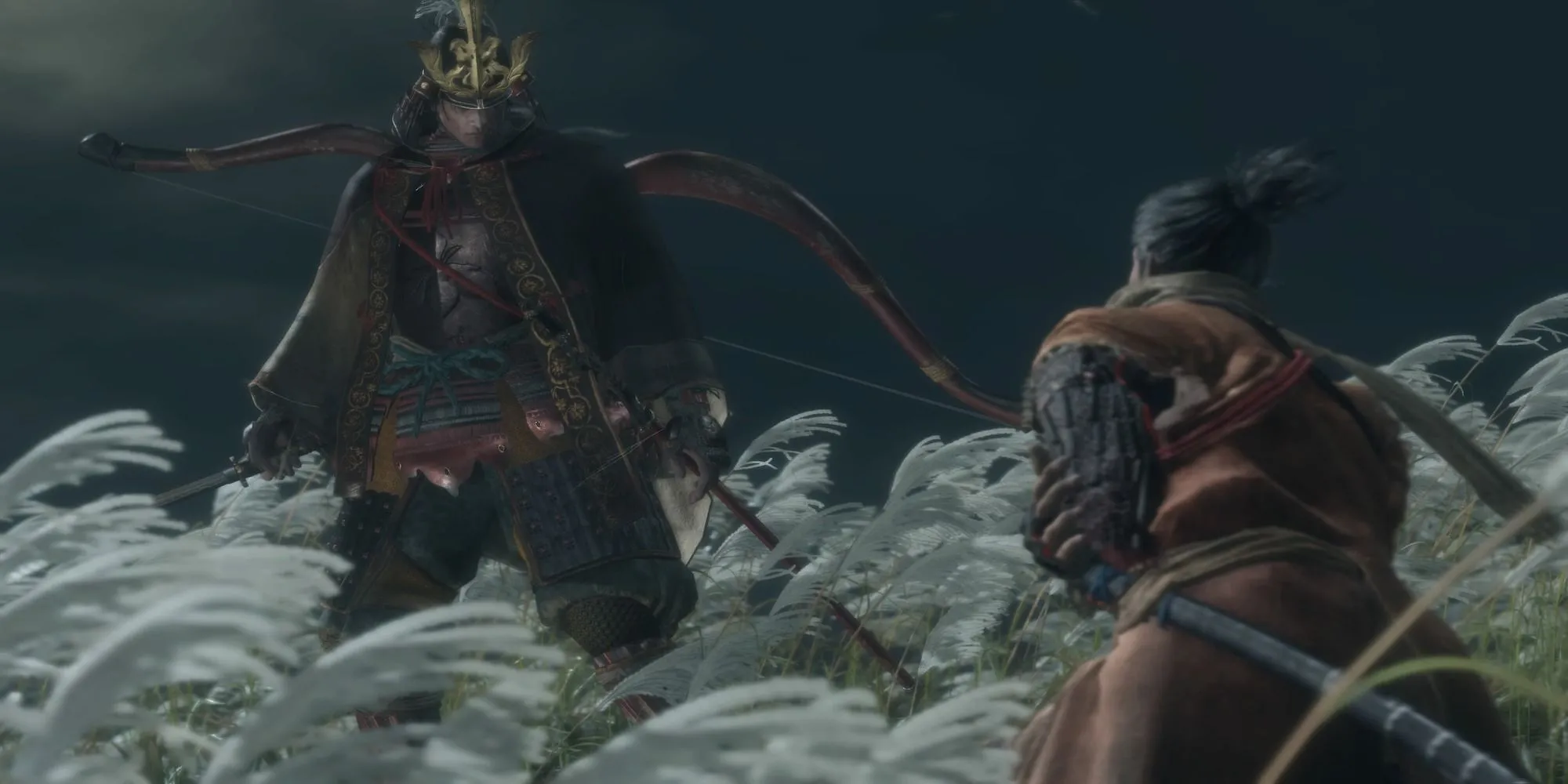 Genichiro Ashina trong Sekiro Shadows Die Twice đứng uy nghiêm nhìn xuống người chơi sau một cuộc đối đầu căng thẳng
