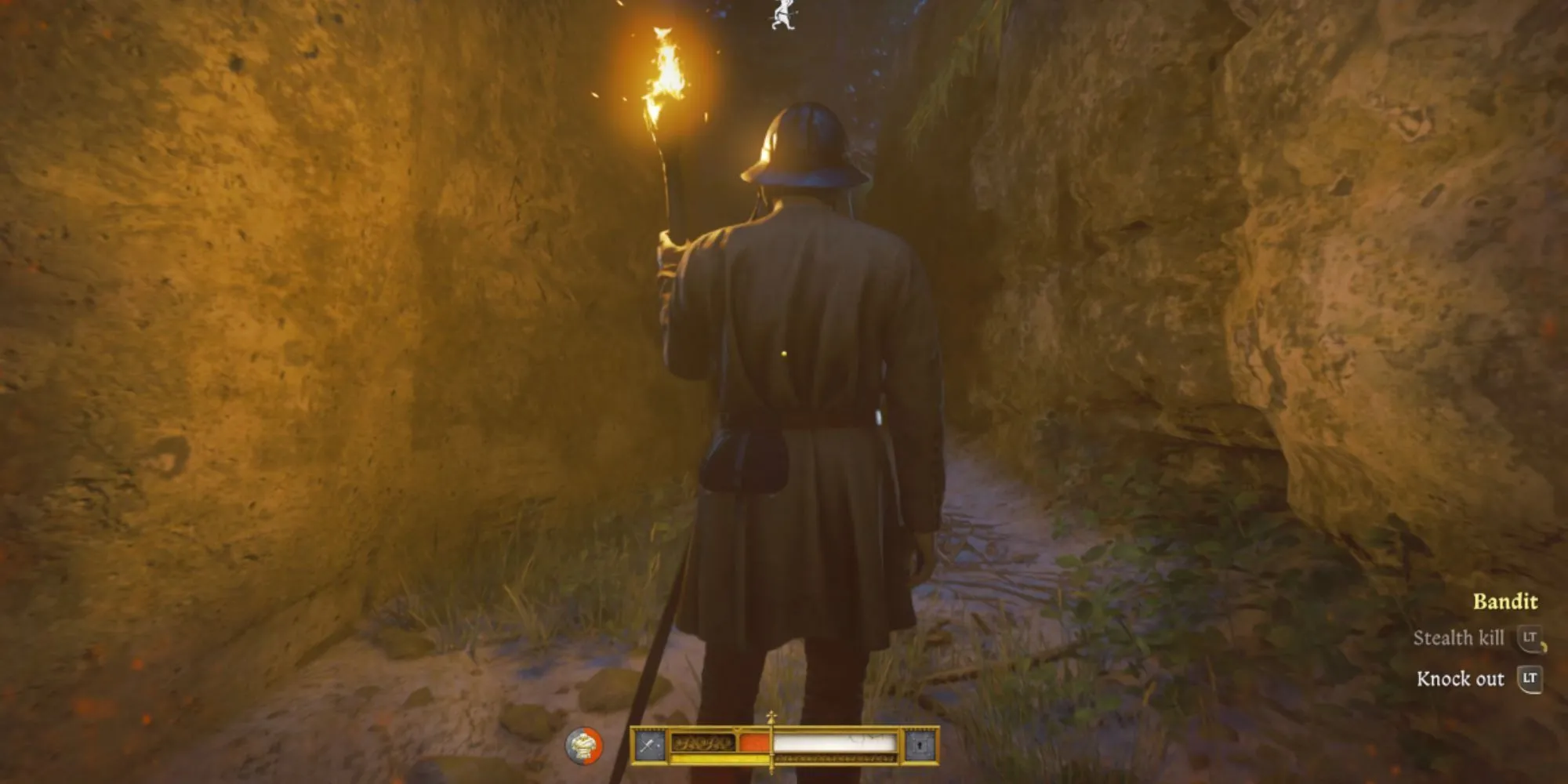 Henry trong bộ giáp cố gắng thực hiện nhiệm vụ lén lút trong Kingdom Come Deliverance 2