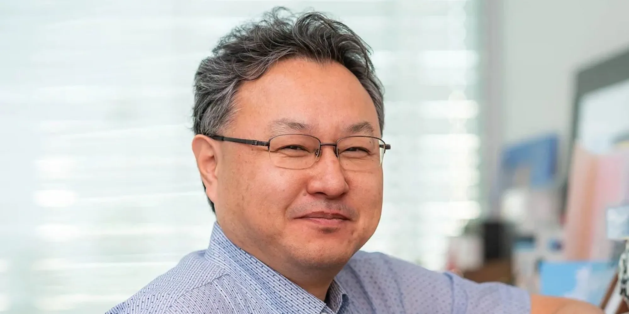 Hình ảnh cận cảnh Shuhei Yoshida, cựu lãnh đạo PlayStation, trong một buổi phỏng vấn