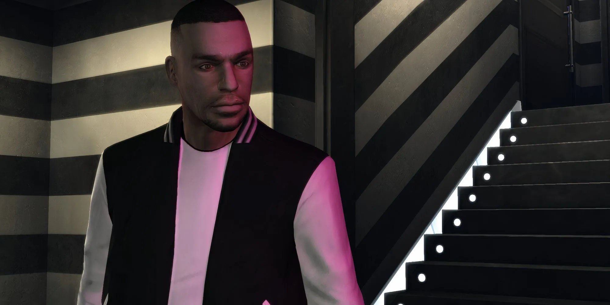 Luis Fernando Lopez nhân vật GTA IV The Ballad of Gay Tony đứng cạnh cầu thang