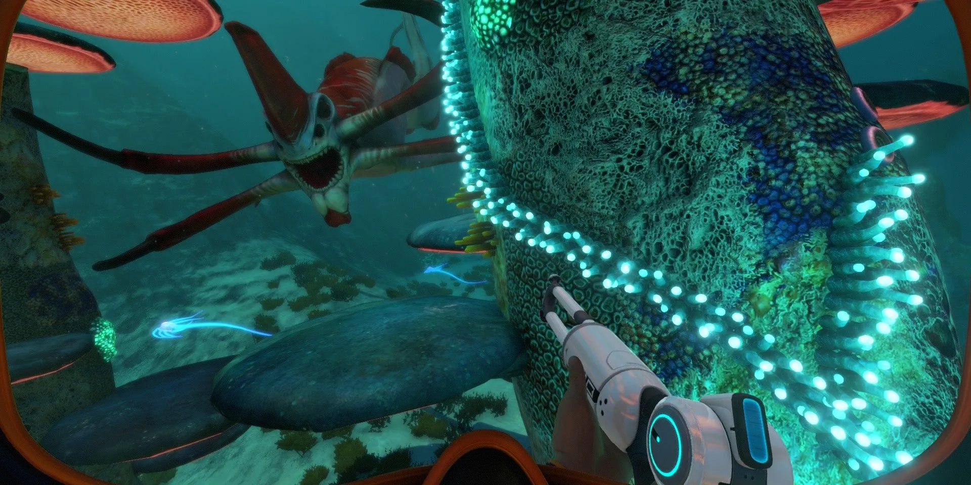 Một sinh vật biển khổng lồ Reaper Leviathan xuất hiện đầy đe dọa dưới đáy đại dương trong Subnautica