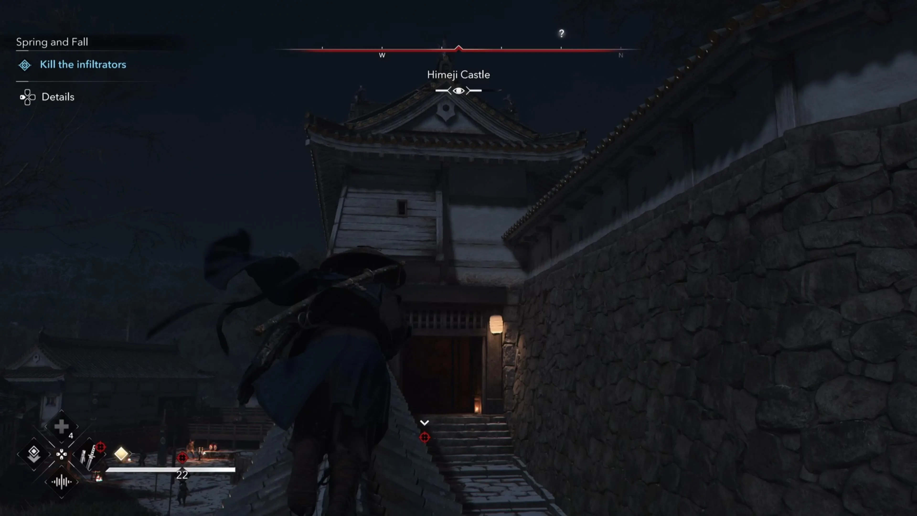 Naoe ám sát mục tiêu từ trên mái nhà trong lâu đài Himeji ở Assassin's Creed Shadows