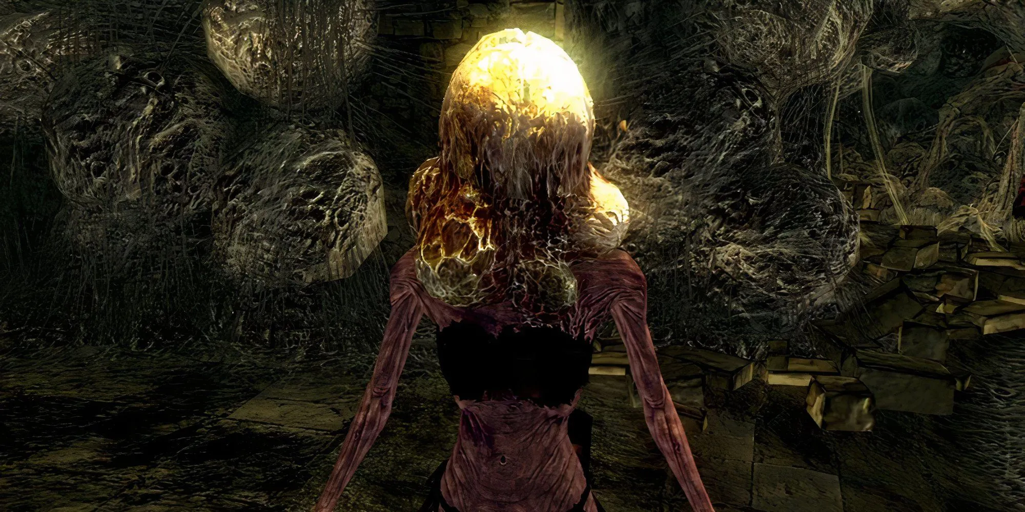 Nhân vật bị hiệu ứng Egghead trong Dark Souls với một quả trứng ký sinh khổng lồ trên đầu.