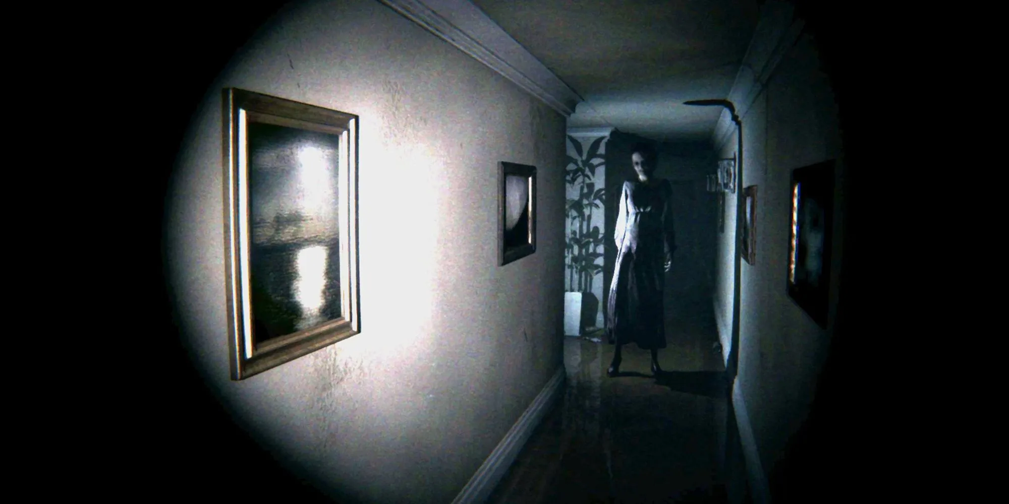 Nhân vật Lisa trong game P.T Silent Hills xuất hiện ở hành lang