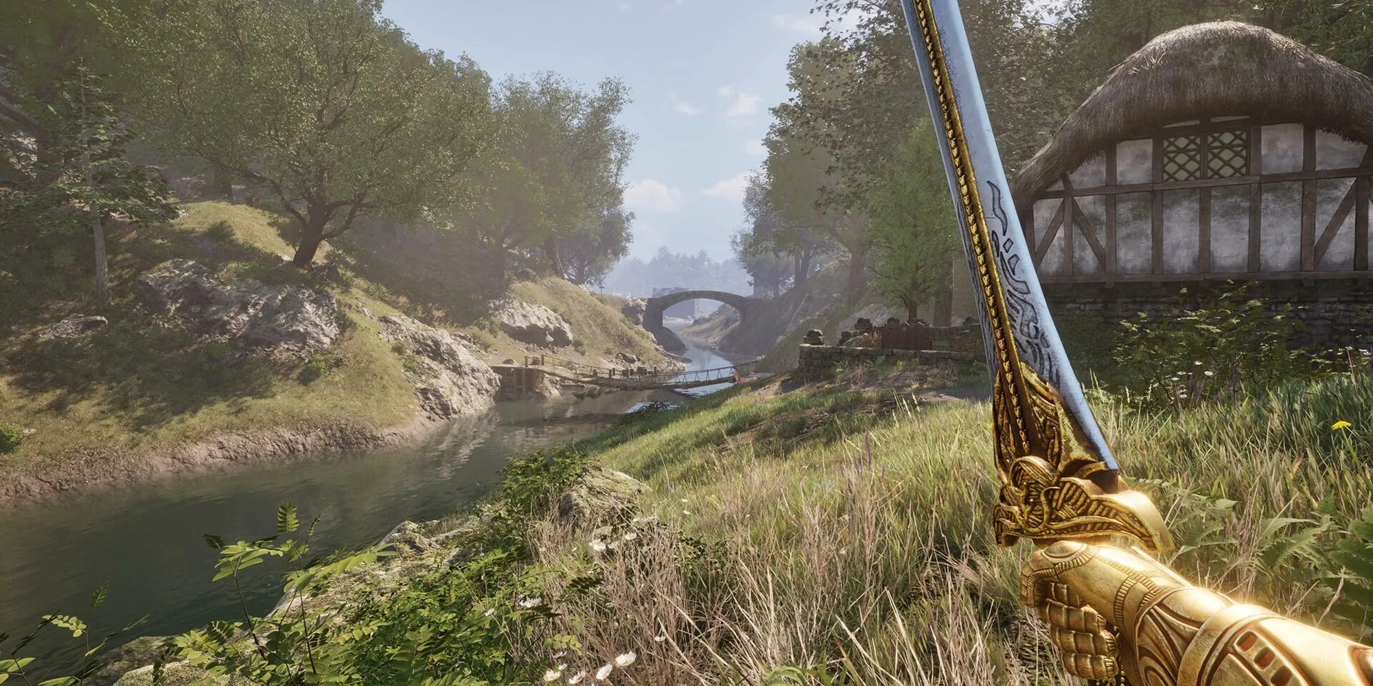 Nhân vật người chơi trong The Elder Scrolls IV: Oblivion Remastered cầm kiếm vàng, thể hiện chất lượng đồ họa được cải thiện
