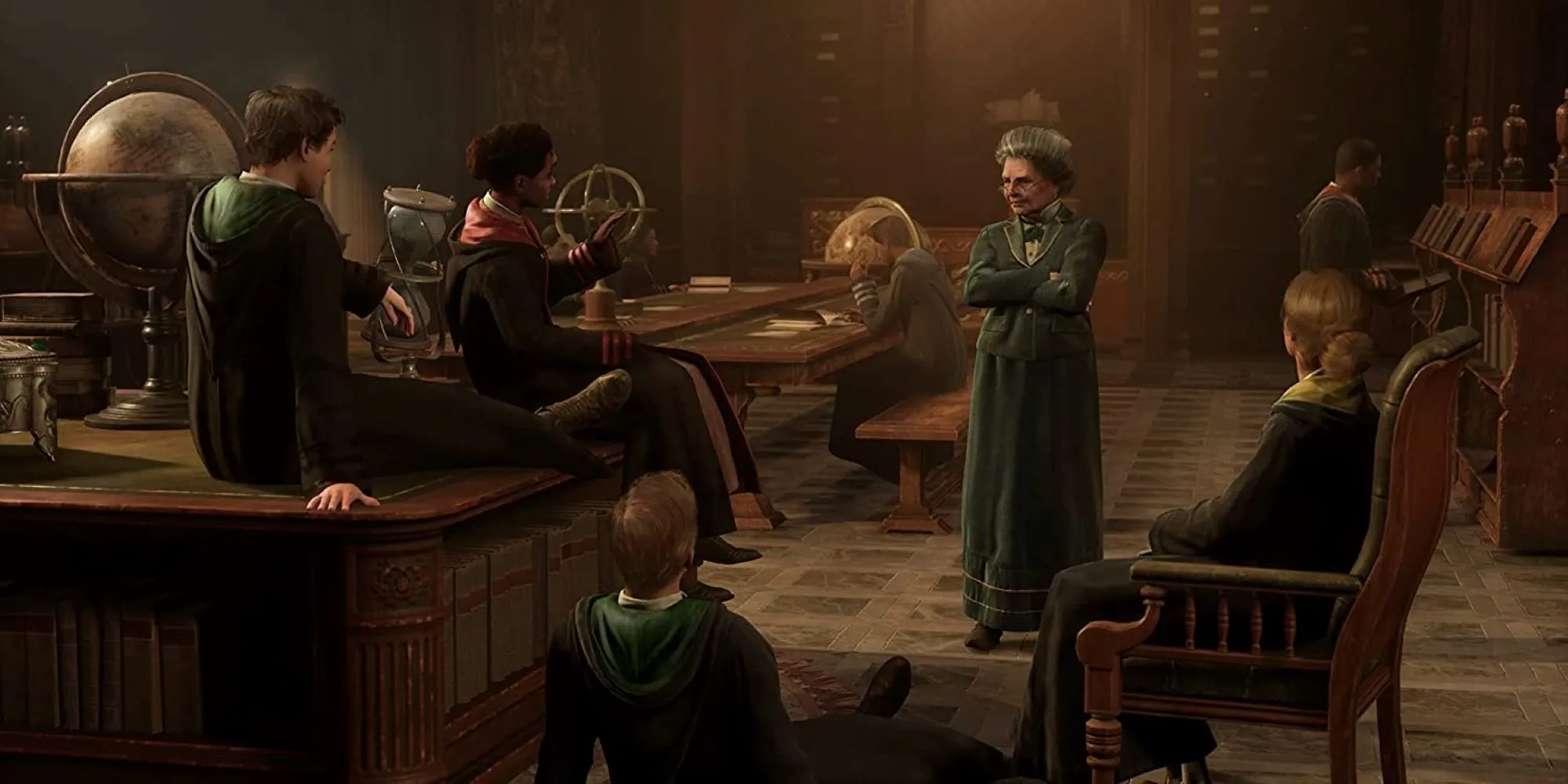 Nhóm học sinh Hogwarts Legacy tập trung lắng nghe thủ thư trong thư viện cổ kính của trường