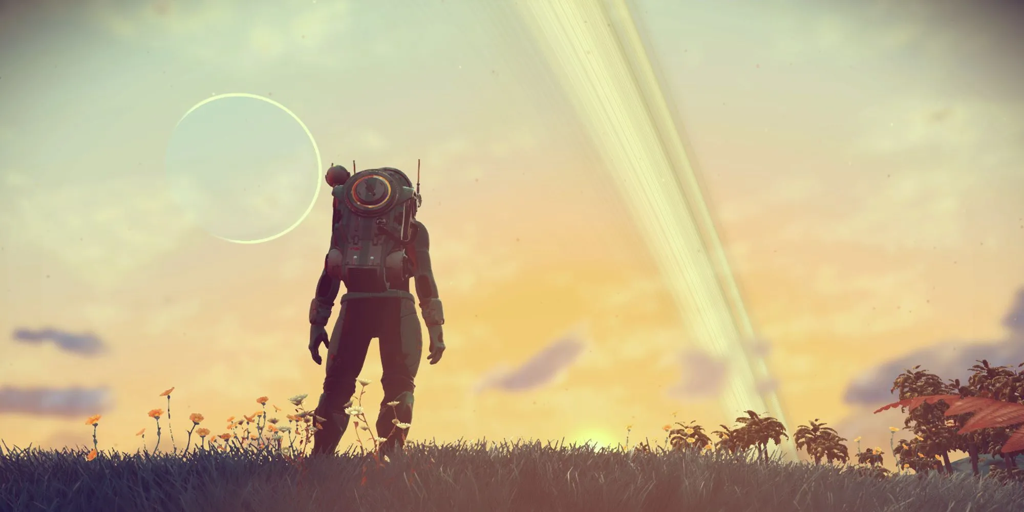 Phi hành gia No Man's Sky khám phá hành tinh lạ với chân trời vàng và một hành tinh khác ở phía xa
