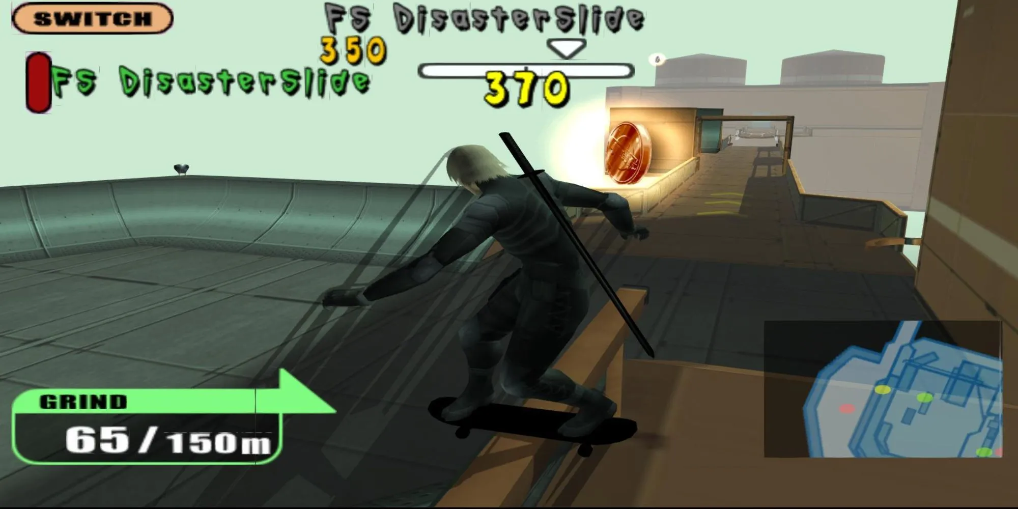 Raiden thực hiện kỹ thuật trượt ván tại Big Shell trong demo Metal Gear Solid 2 Substance