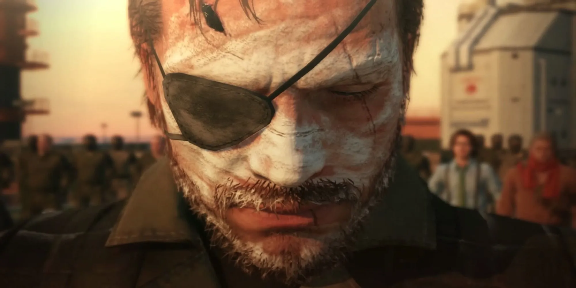 Snake nhìn xuống đầy suy tư trong Metal Gear Solid V: The Phantom Pain