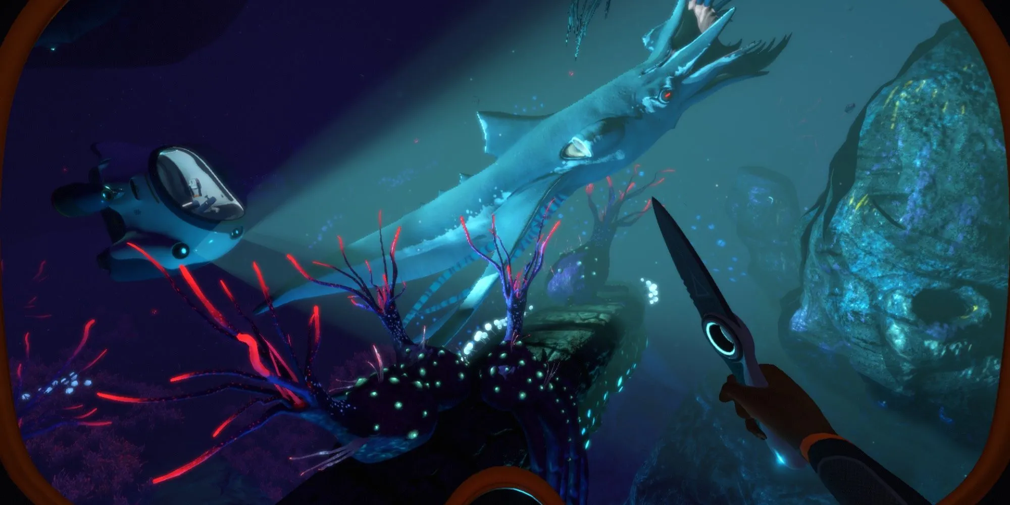 Tàu ngầm trong Subnautica đối mặt với một sinh vật biển khổng lồ giống cá mập mực dưới đáy đại dương