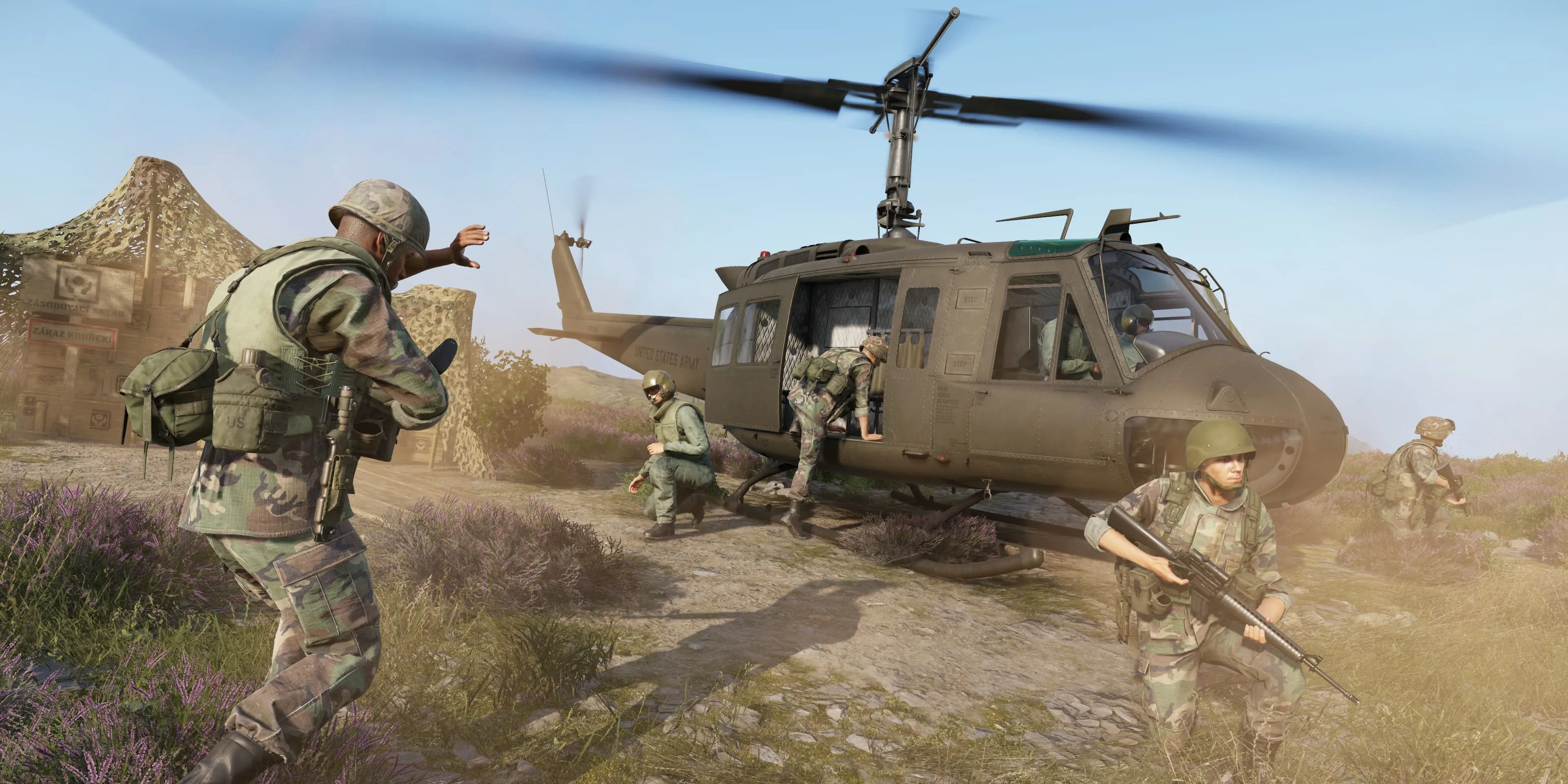Trực thăng UH-1H bay lượn trên chiến trường ARMA Reforger