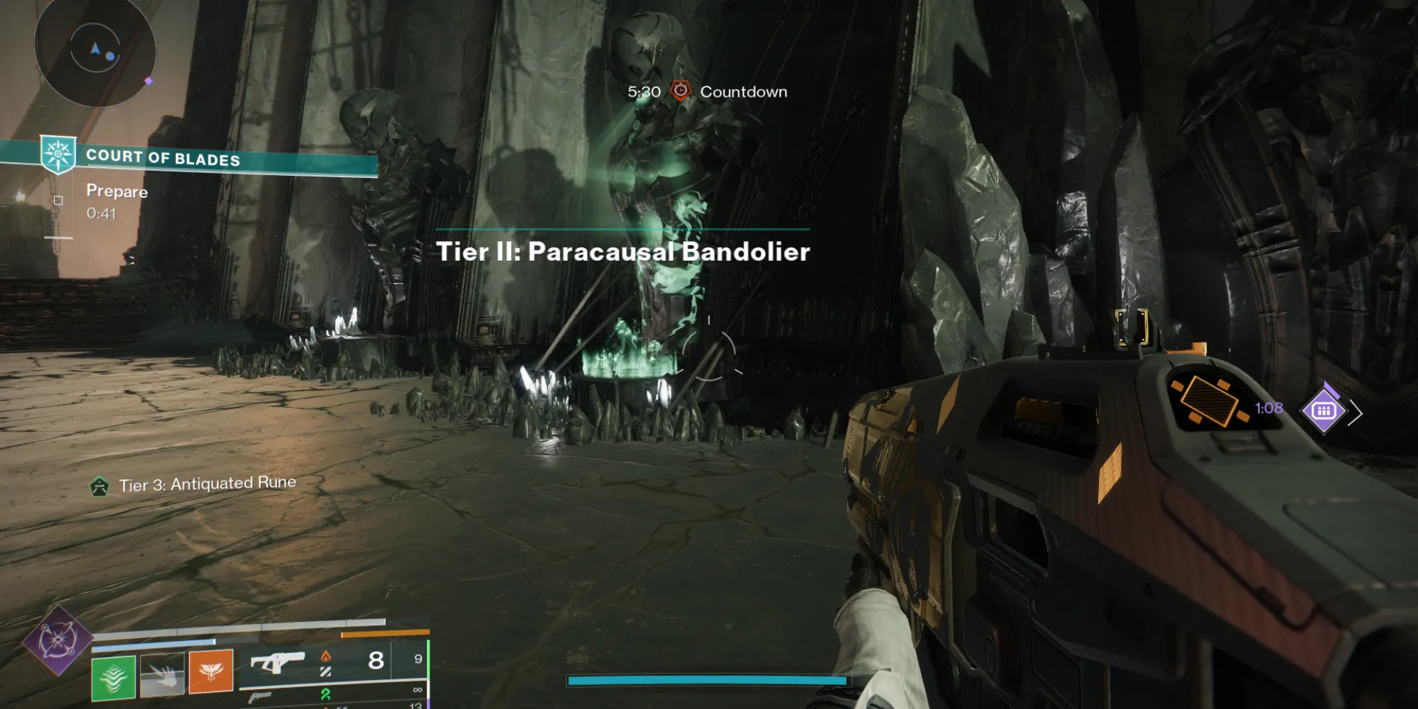 Tượng Hive nơi người chơi Destiny 2 có thể mua Armaments bằng Runes trong Court of Blades