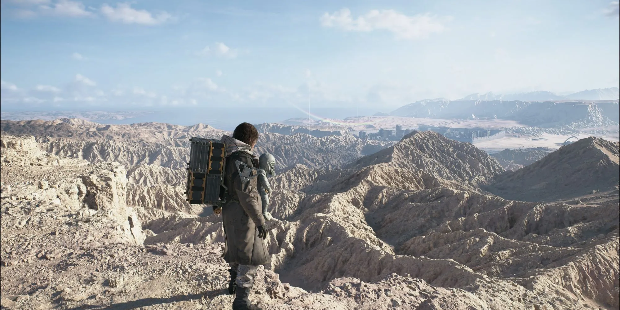 Cảnh quan tuyệt đẹp và chi tiết của thế giới Death Stranding 2, hiển thị bầu trời ấn tượng.